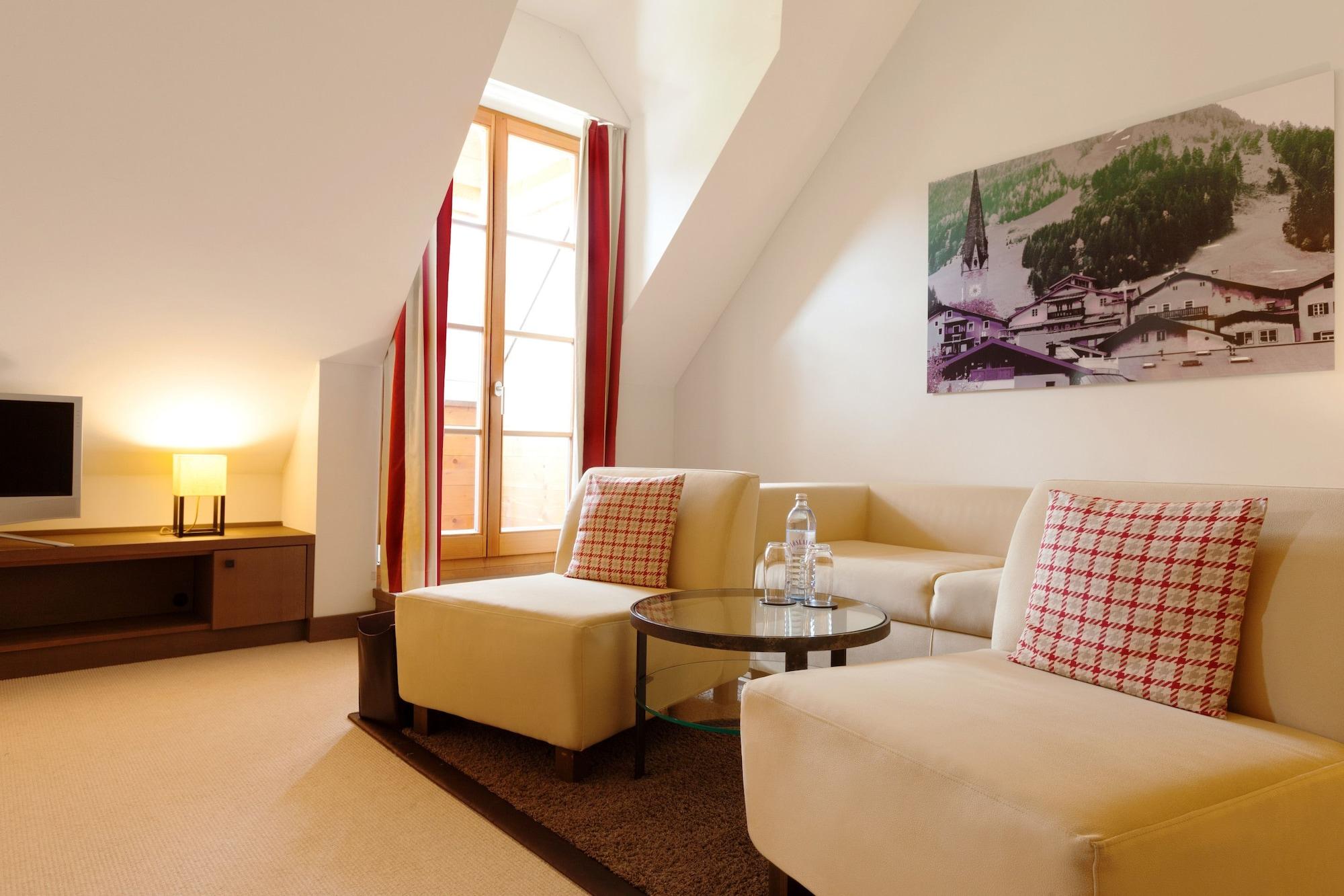 Schlosshotel Kitzbuehel A-Rosa Collection Ngoại thất bức ảnh A suite at the Hotel de la Couronne