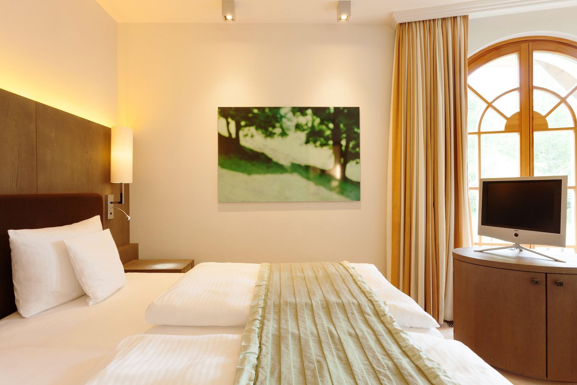 Schlosshotel Kitzbuehel A-Rosa Collection Ngoại thất bức ảnh A room at the Hotel Waldhaus Flims