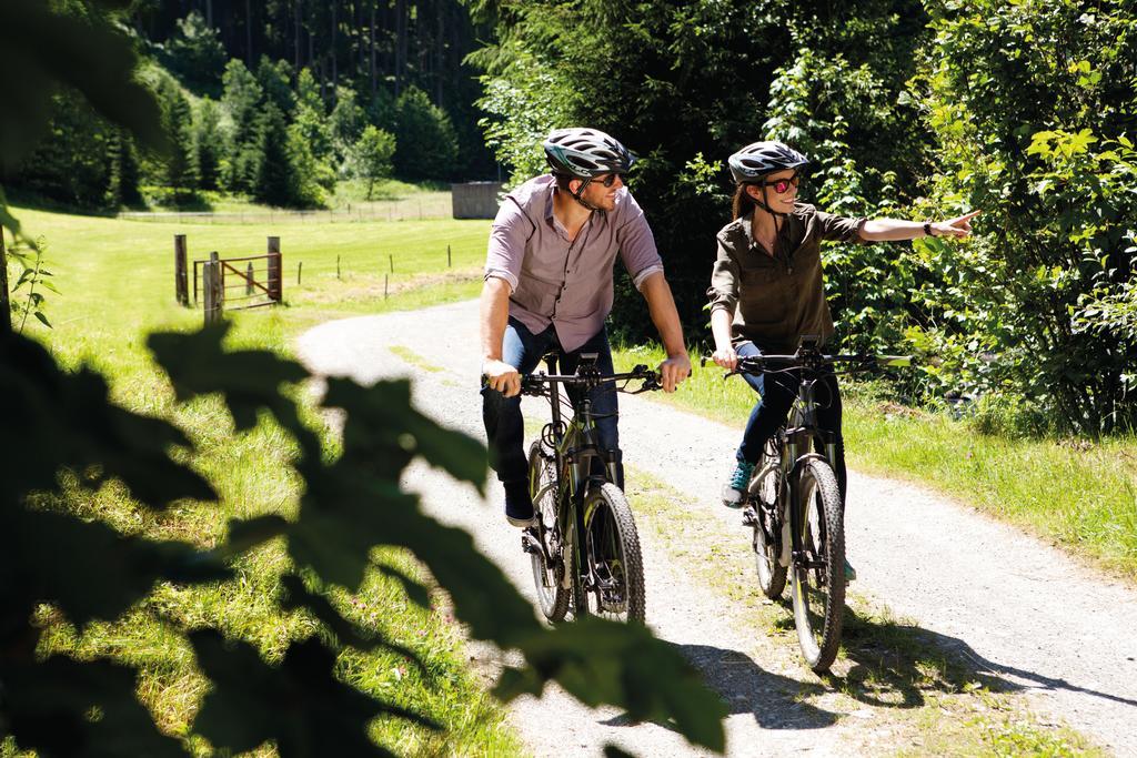 Schlosshotel Kitzbuehel A-Rosa Collection Ngoại thất bức ảnh Biking in the Black Forest