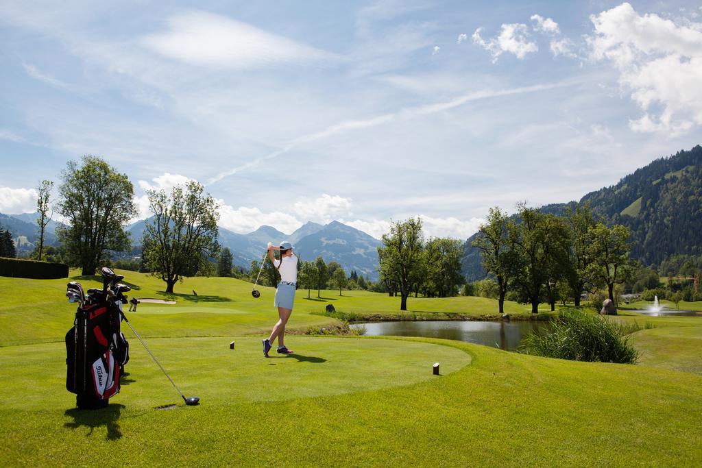 Schlosshotel Kitzbuehel A-Rosa Collection Ngoại thất bức ảnh Golf course in the Alps