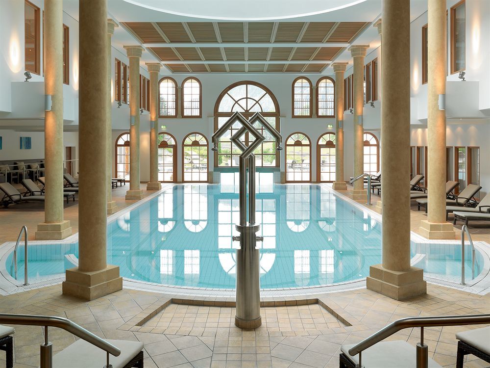 Schlosshotel Kitzbuehel A-Rosa Collection Ngoại thất bức ảnh The swimming pool at the Hotel