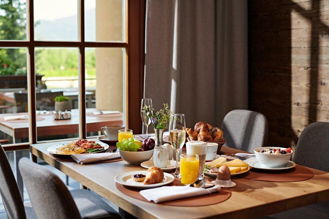 Schlosshotel Kitzbuehel A-Rosa Collection Ngoại thất bức ảnh Breakfast table